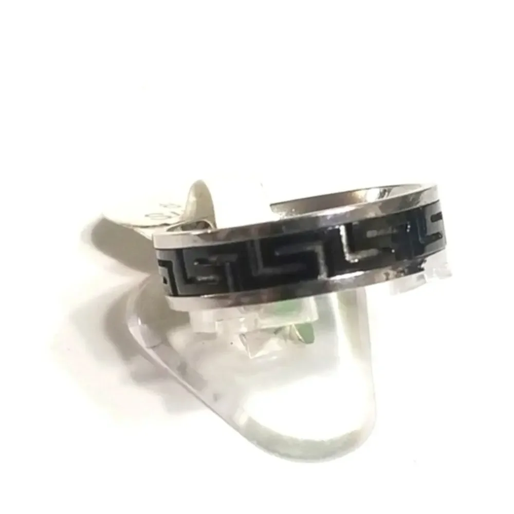 New stainless steel‎ ring